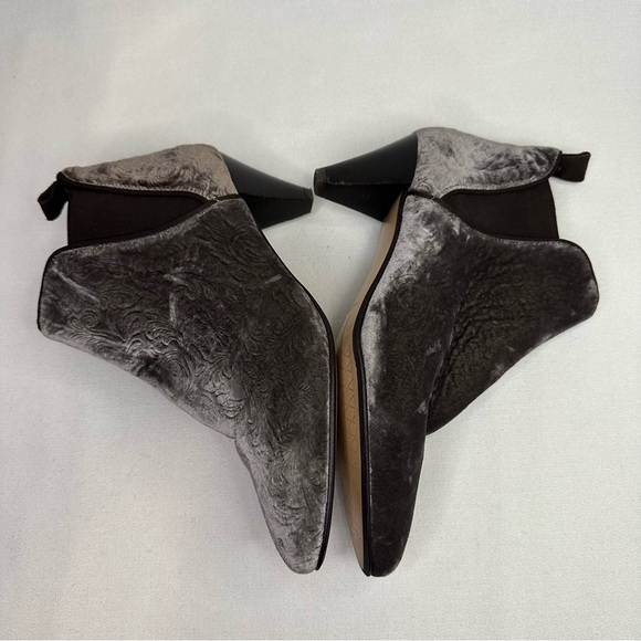 Sixtyseven Anthropologie Smoky Gray Velvet Floral Embossed Ankle Boots 6.5 - Picture 6 of 16